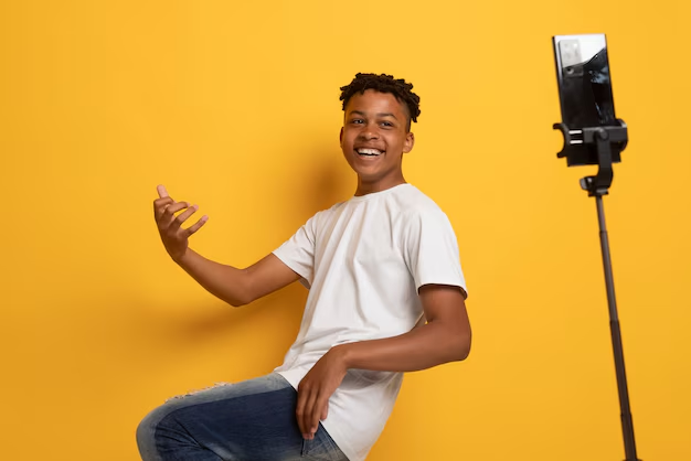image – VidAU.ai Boy dancing in front a plain background – Remove background