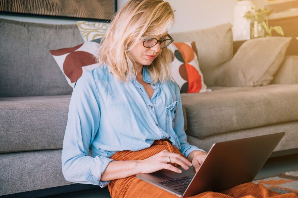 image – VidAU.ai A lady using the sora app text to video on her laptop