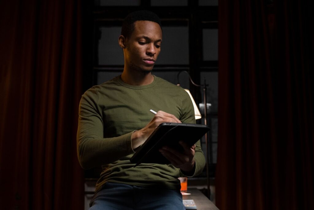 An authour getting ideas from a story generator AI – VidAU.ai An authour getting ideas from a story generator AI