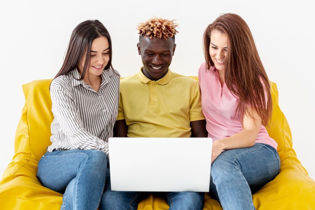 image – VidAU.ai A lady explaining to her colleagues about TikTok Creator Marketplace being changed to TikTok one